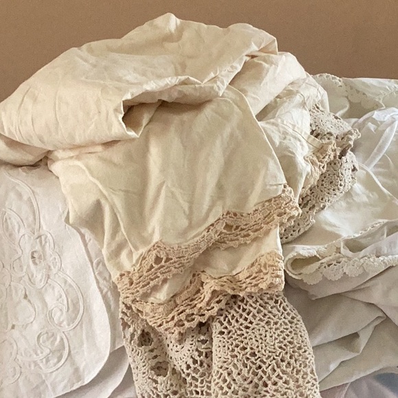 ⚜️🧶 Vintage Hand Crocheted Table Cloth or Cover 42”X 52” - Picture 6 of 16